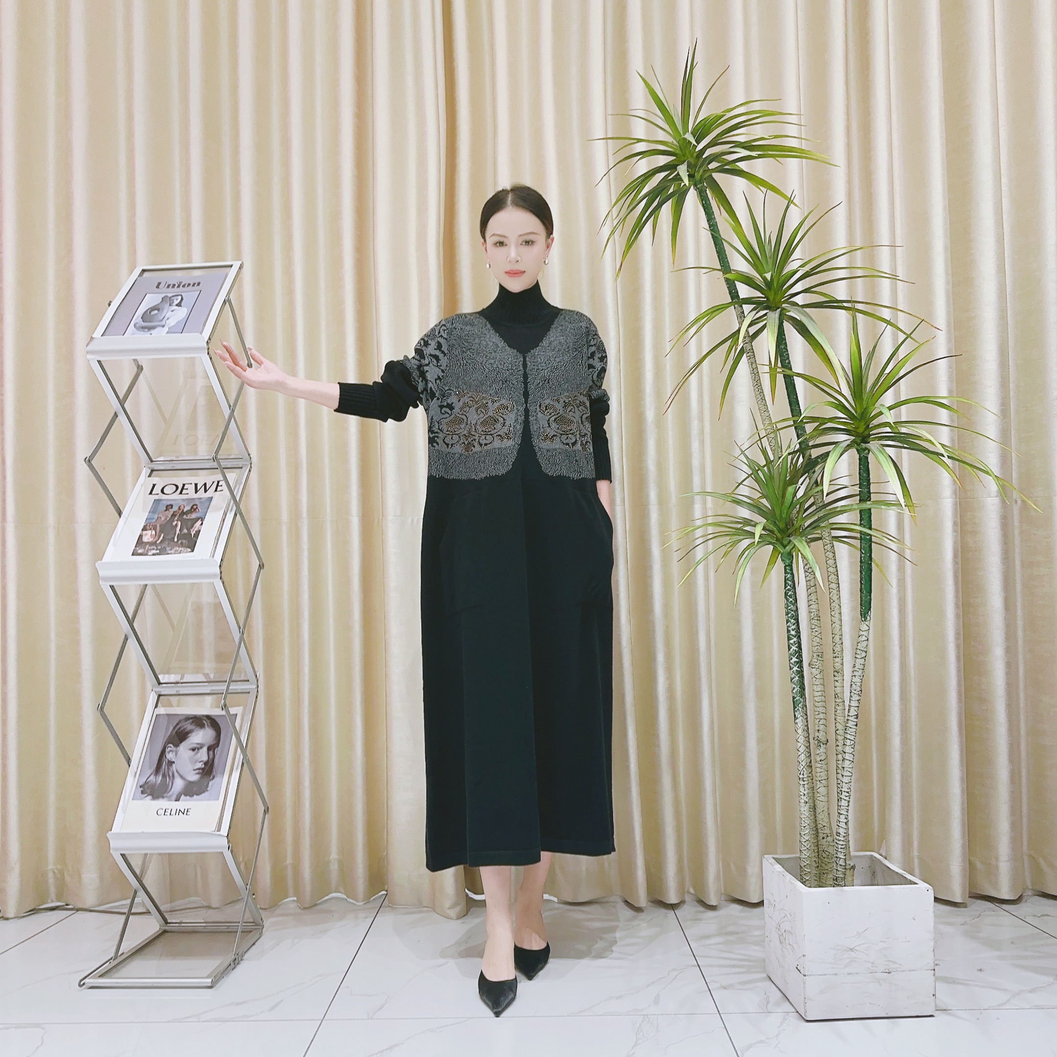 9964墨灰织纹复古提花毛绒肌理暗纹图腾叠穿氛围感连衣裙