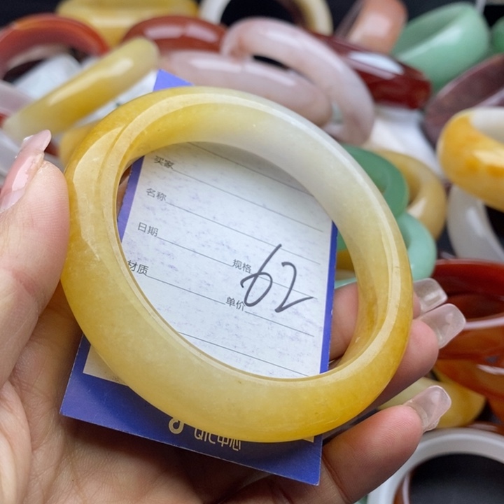 石英质玉手镯未镶嵌