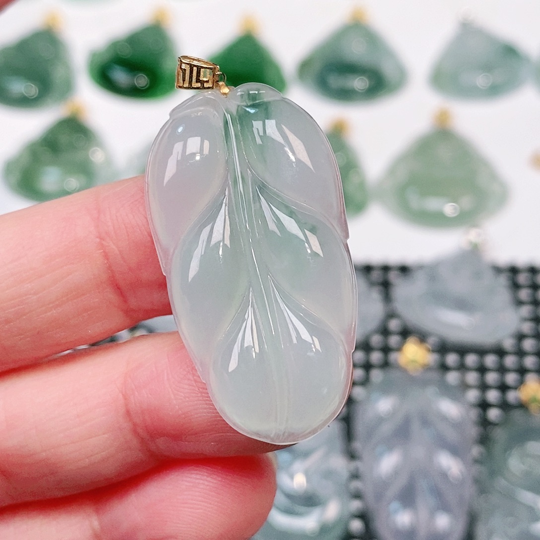 翡翠18K金镶嵌颈饰