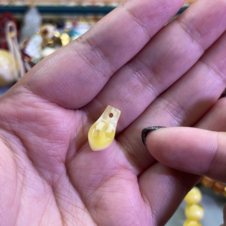 琥珀未镶嵌珠宝奇石79