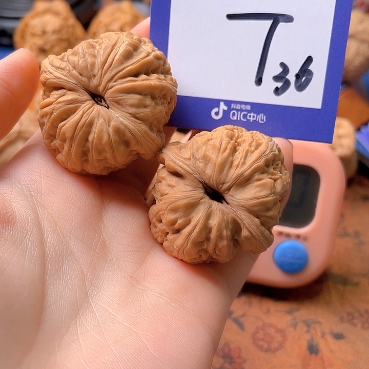 文玩核桃把件:****つ文玩核桃36