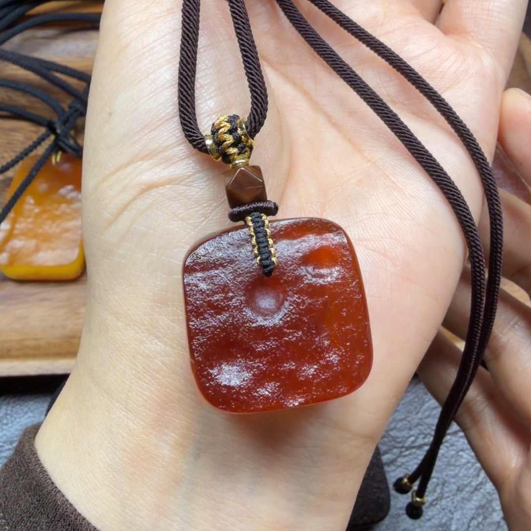 琥珀未镶嵌吊坠(赠链)