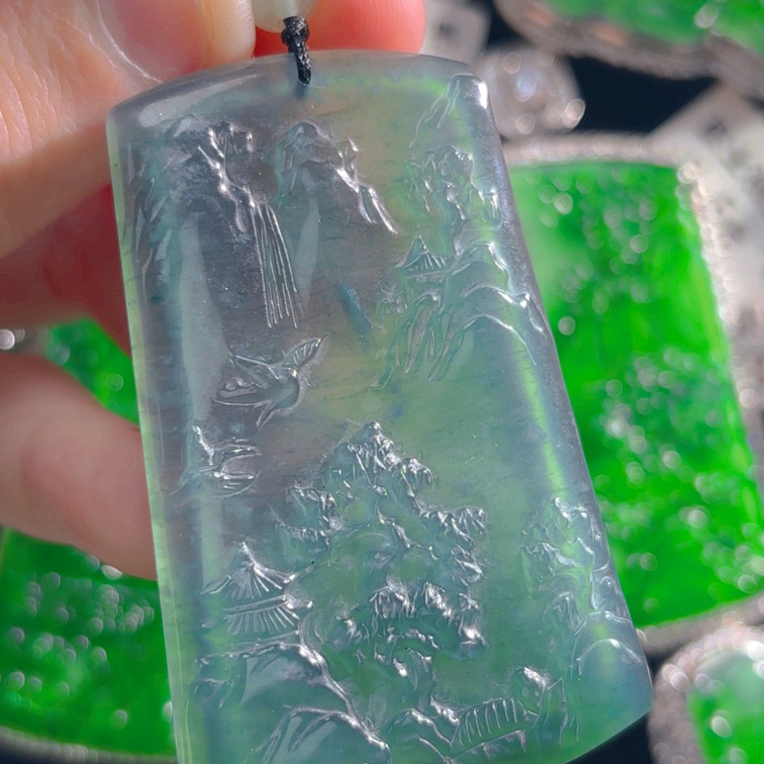 翡翠颈饰未镶嵌山水牌