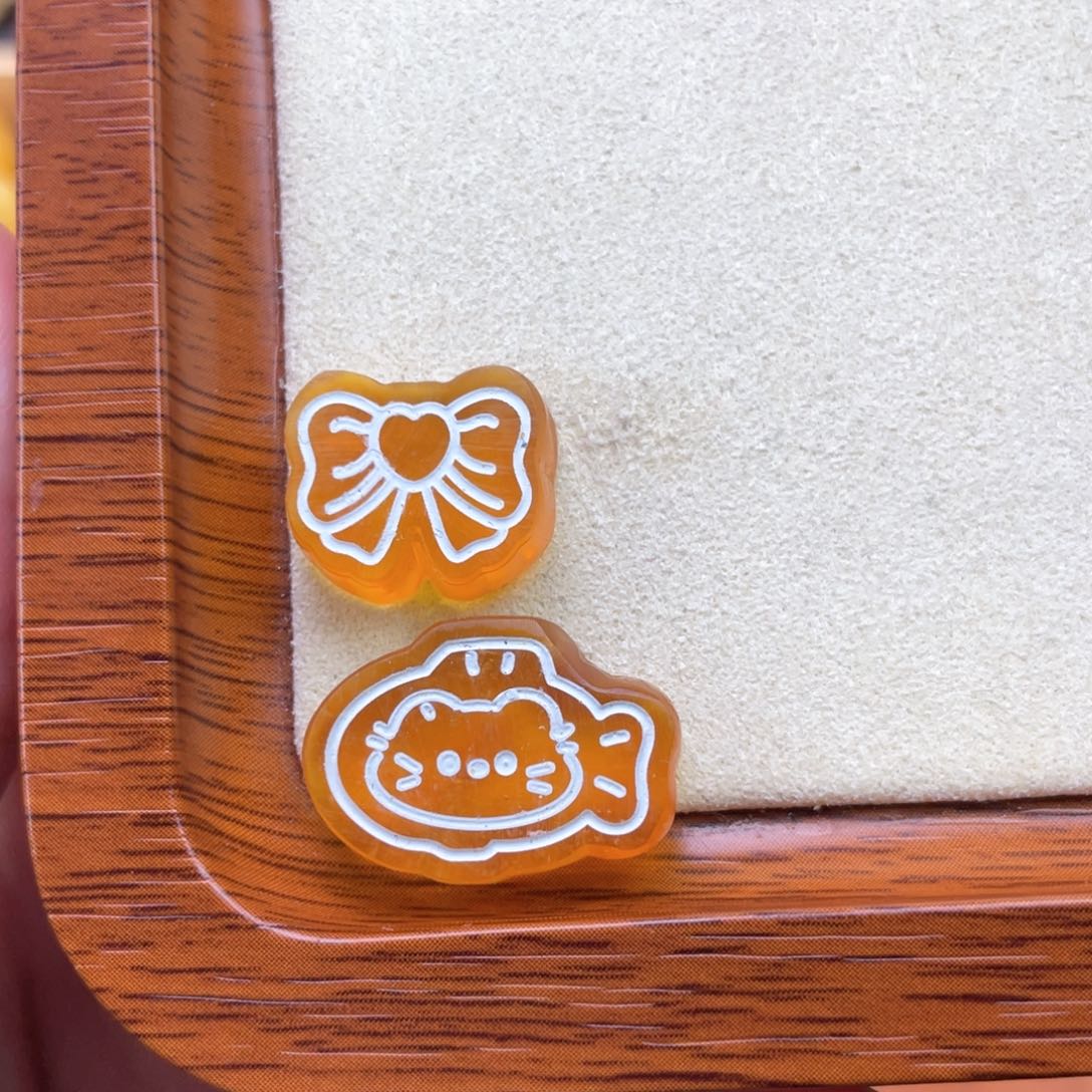 琥珀裸石未镶嵌绿**瓜蜜蜡