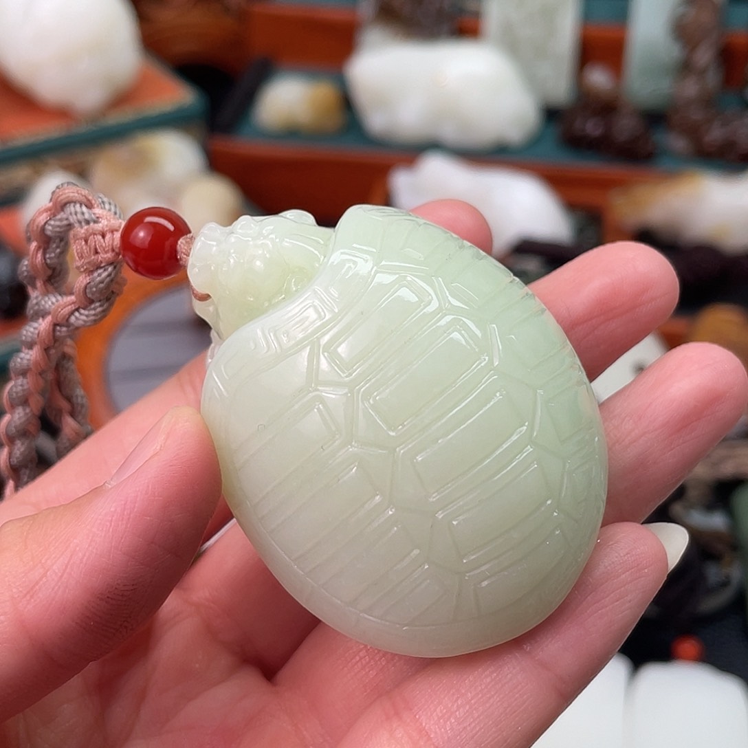 和田玉未镶嵌把件