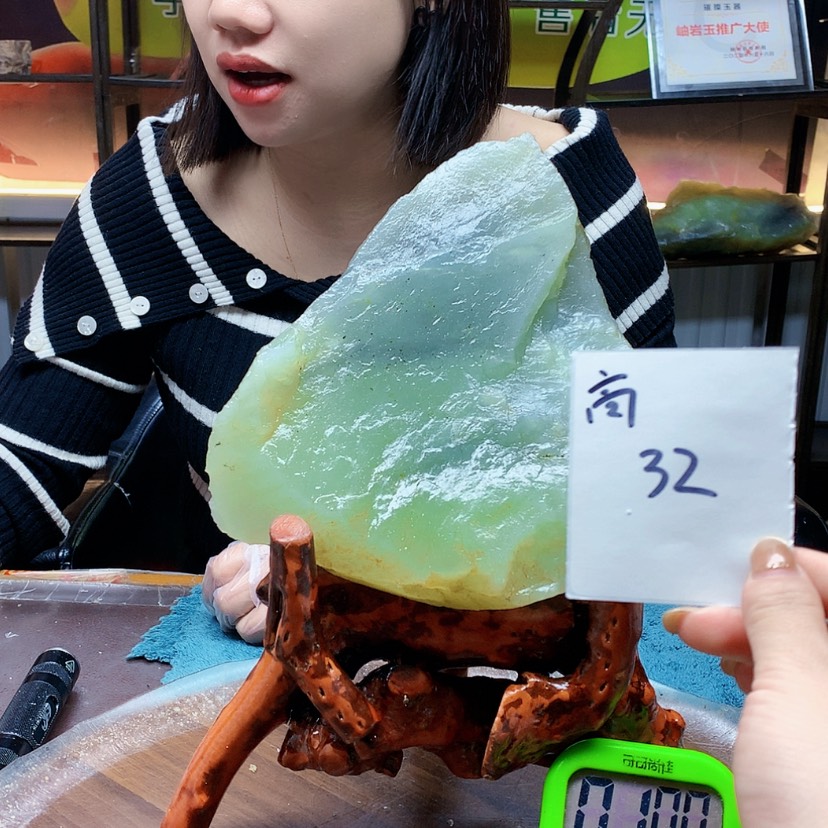 【闪购商品】未镶嵌蛇纹石玉原石李*发