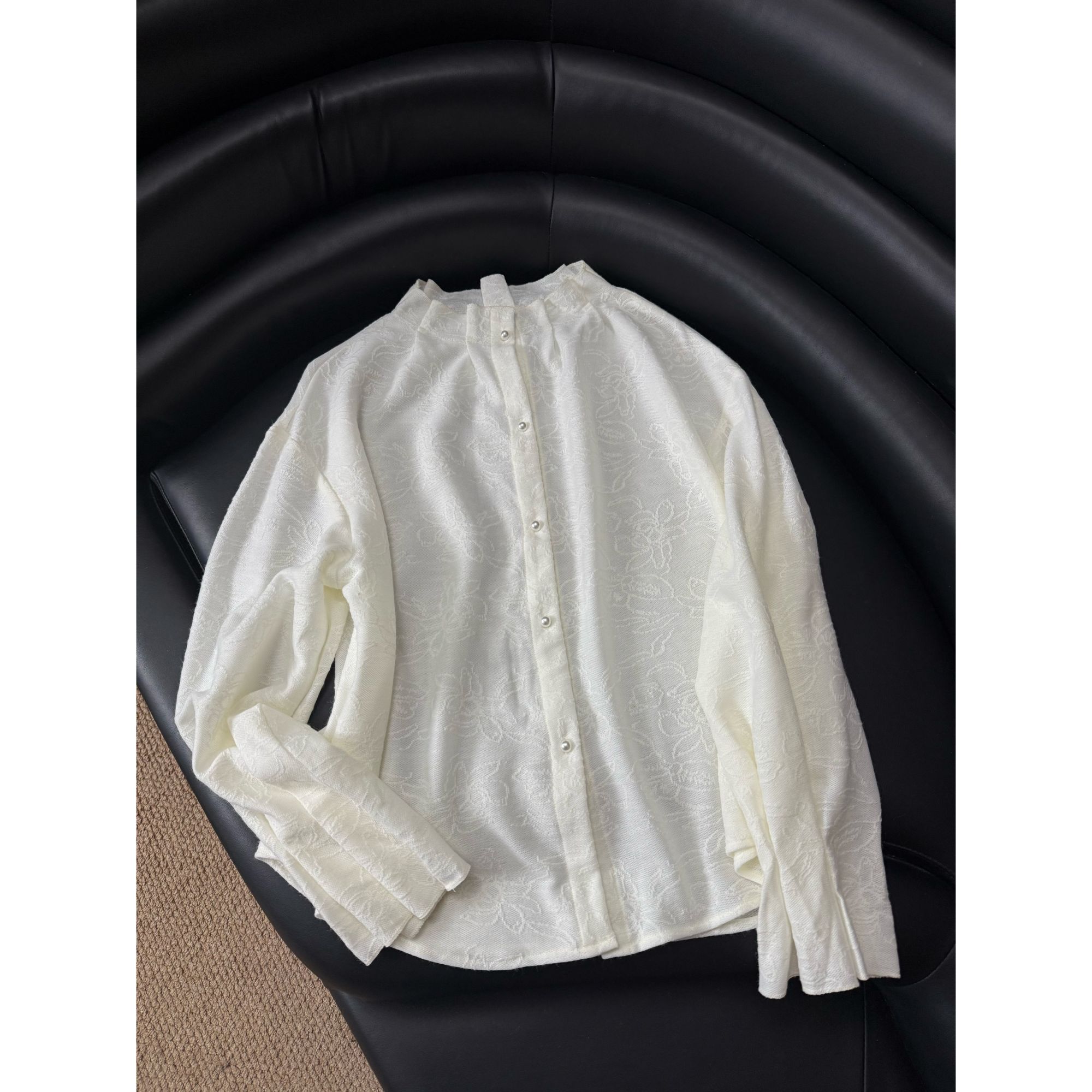 2025冬款新品【提花刺绣珍珠扣花边领口打底衫】