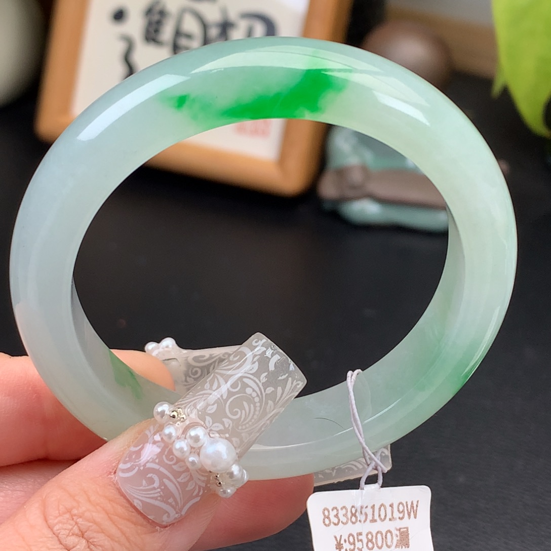 翡翠手镯未镶嵌冰飘绿正圈