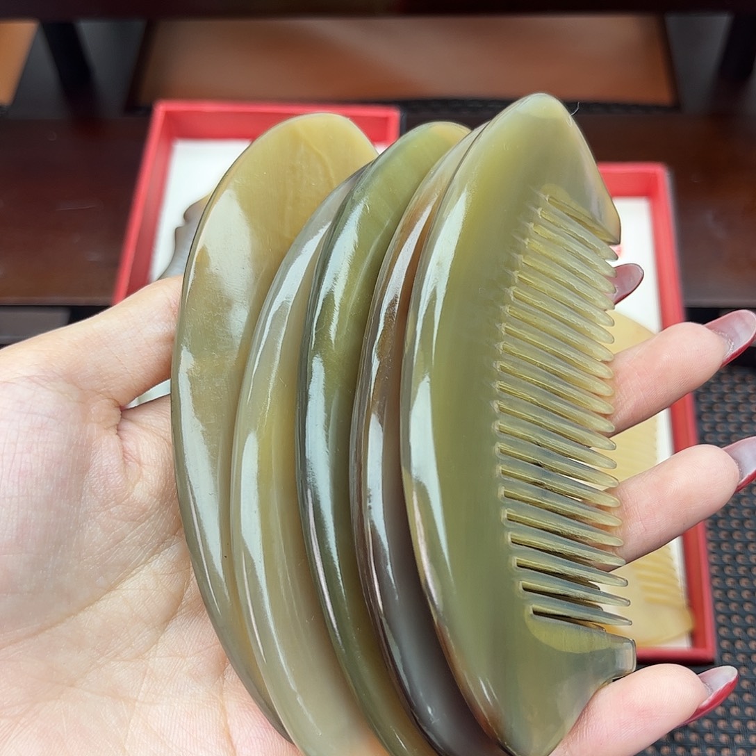 纯手工制作纯牛角梳子