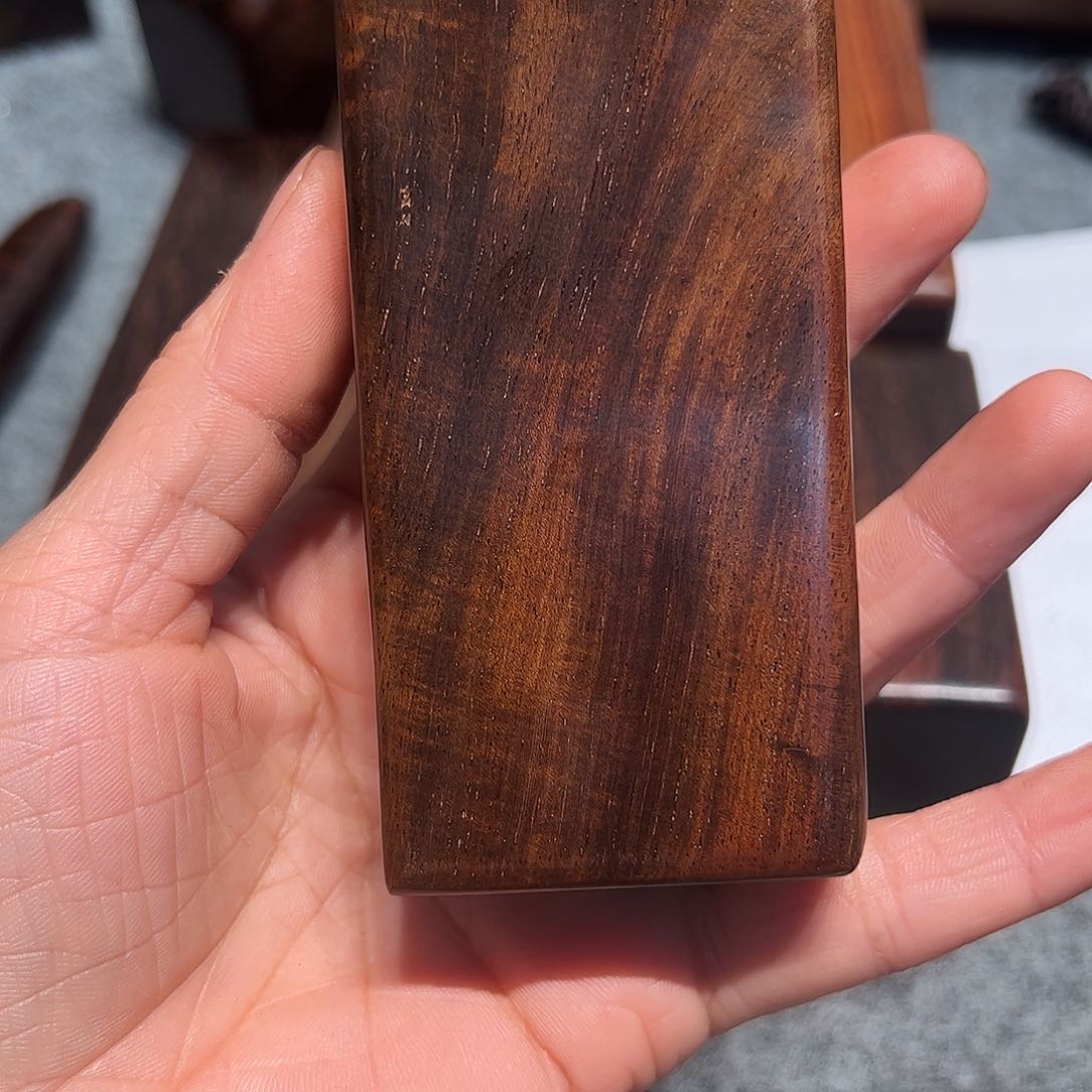 交趾黄檀（大红酸枝）茂*…