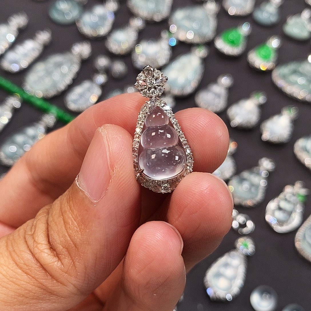 翡翠18K金镶嵌颈饰