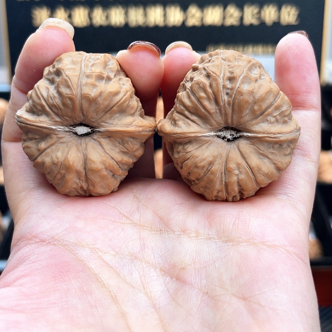 把件文玩核桃小*鹿38s3超精近圆深凹➕近正肩