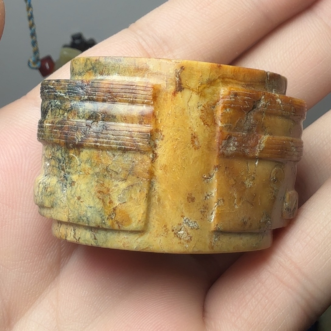 小***侠蛇纹石玉未镶嵌颈饰