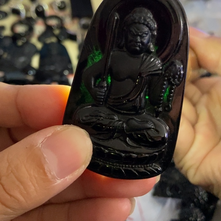 翡翠未镶嵌颈饰不动