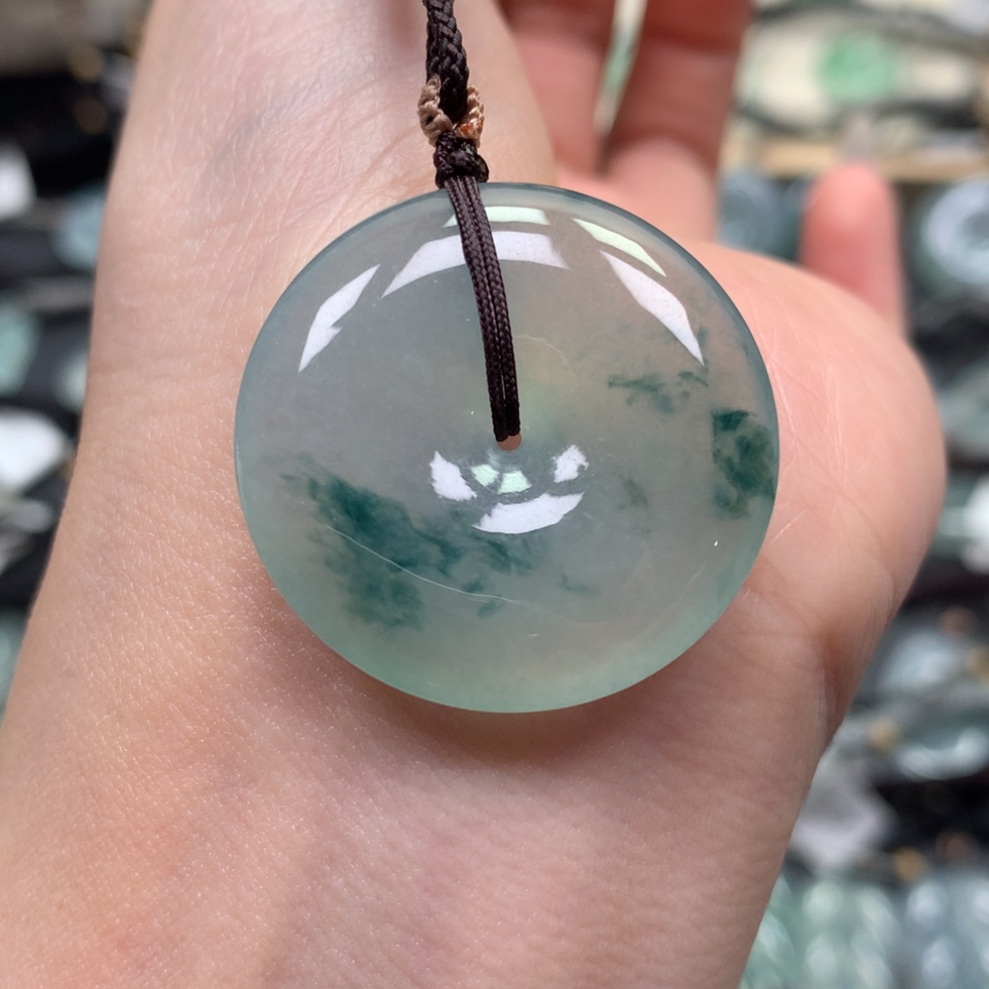 翡翠颈饰未镶嵌扣子