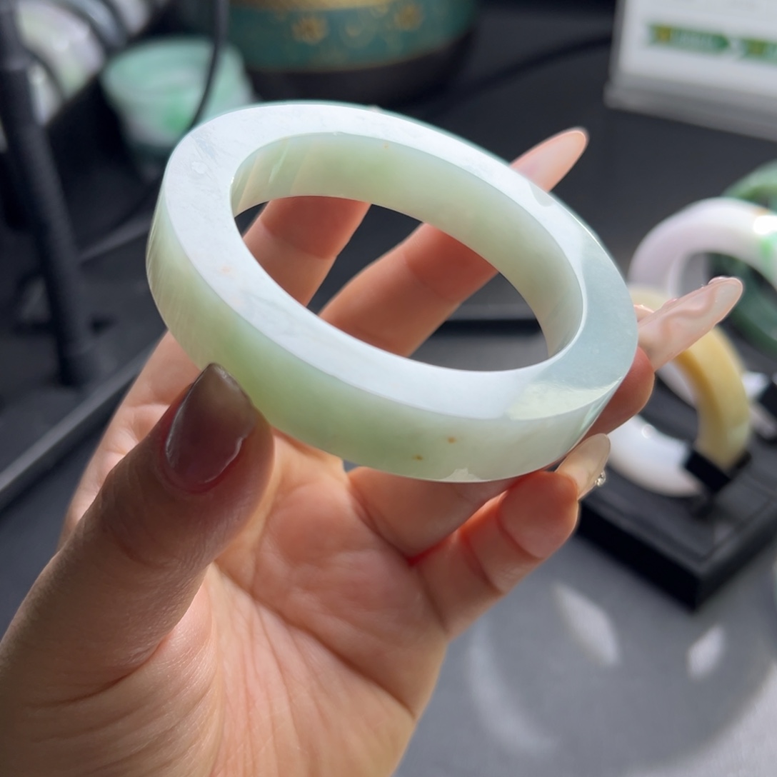 定制翡翠细腻果冻胶芙蓉绿带洒金未镶嵌