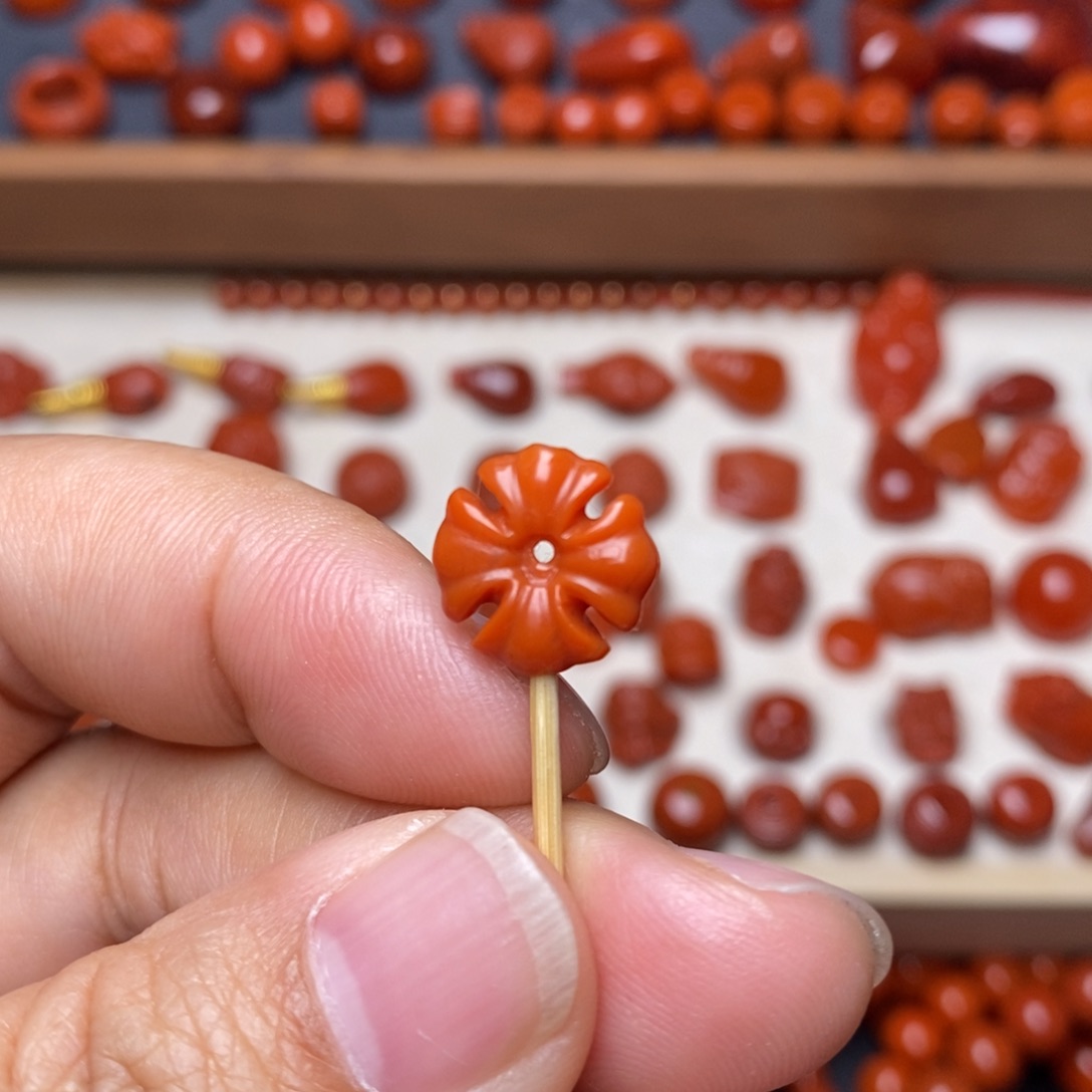 南红玛瑙配饰未镶嵌克罗心背云