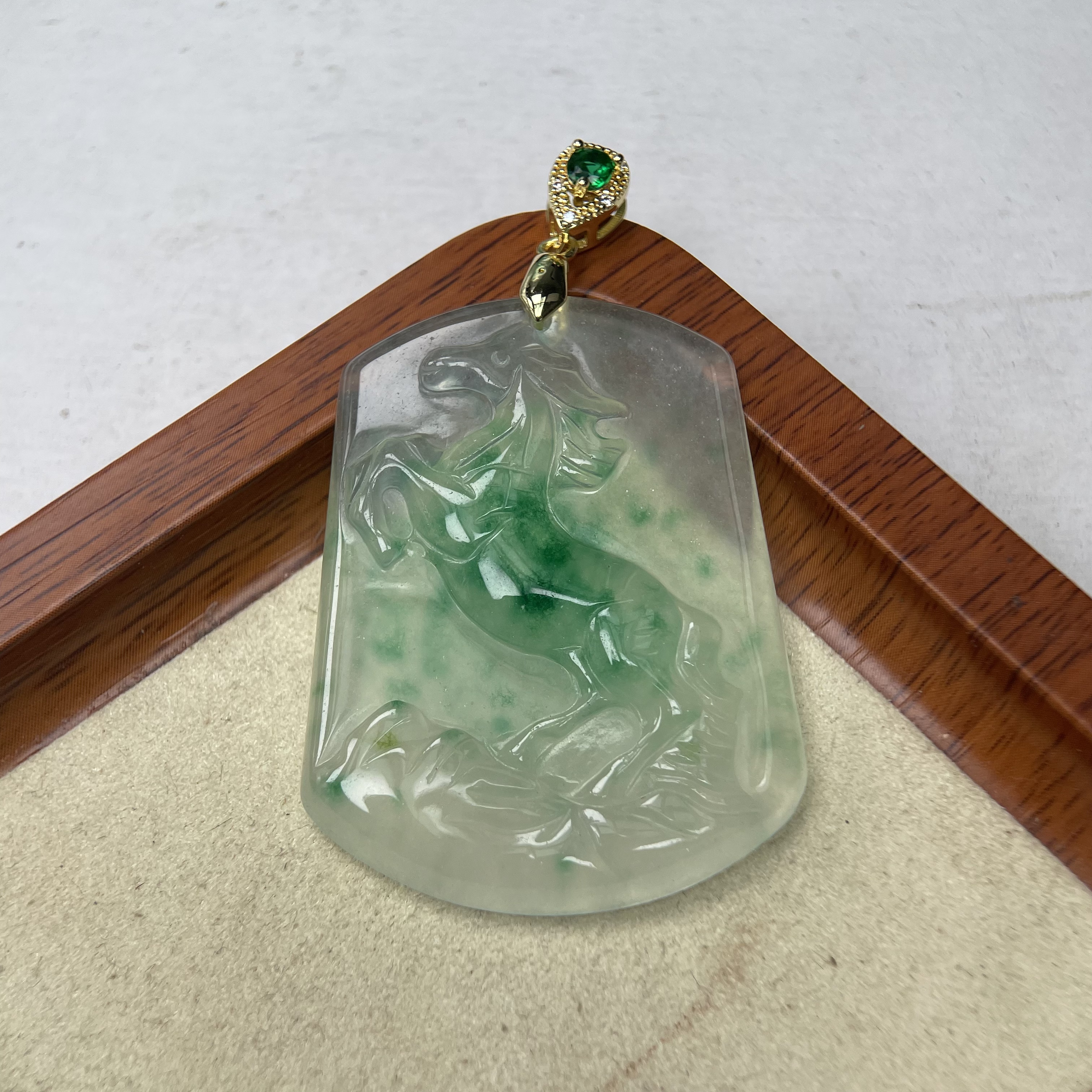 A636飘花马吊坠精美