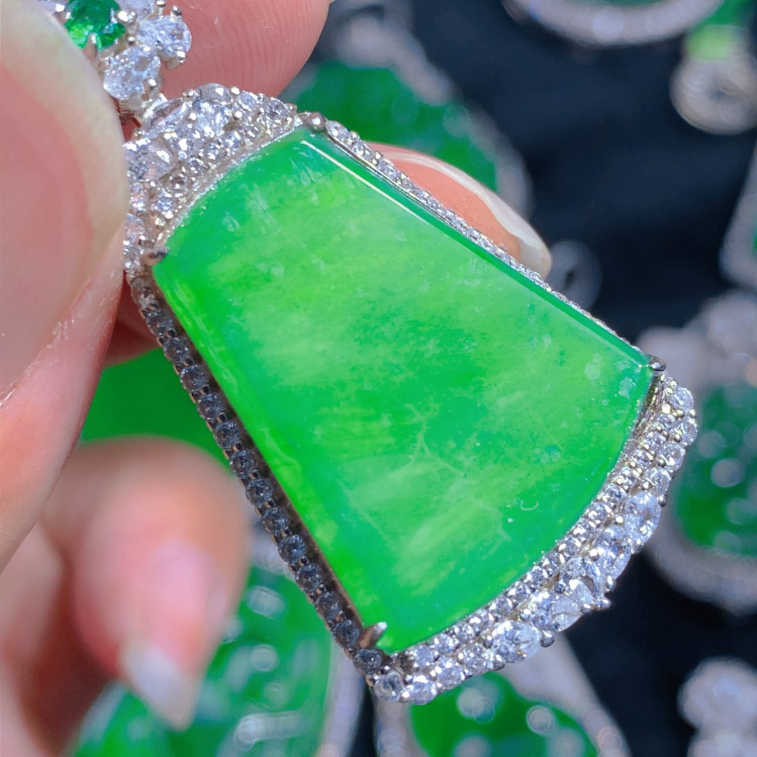 翡翠颈饰银S925镶嵌吊坠