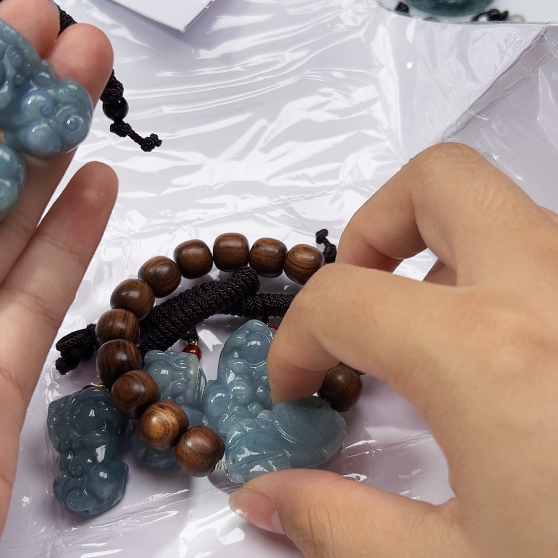 翡翠颈饰未镶嵌吊坠