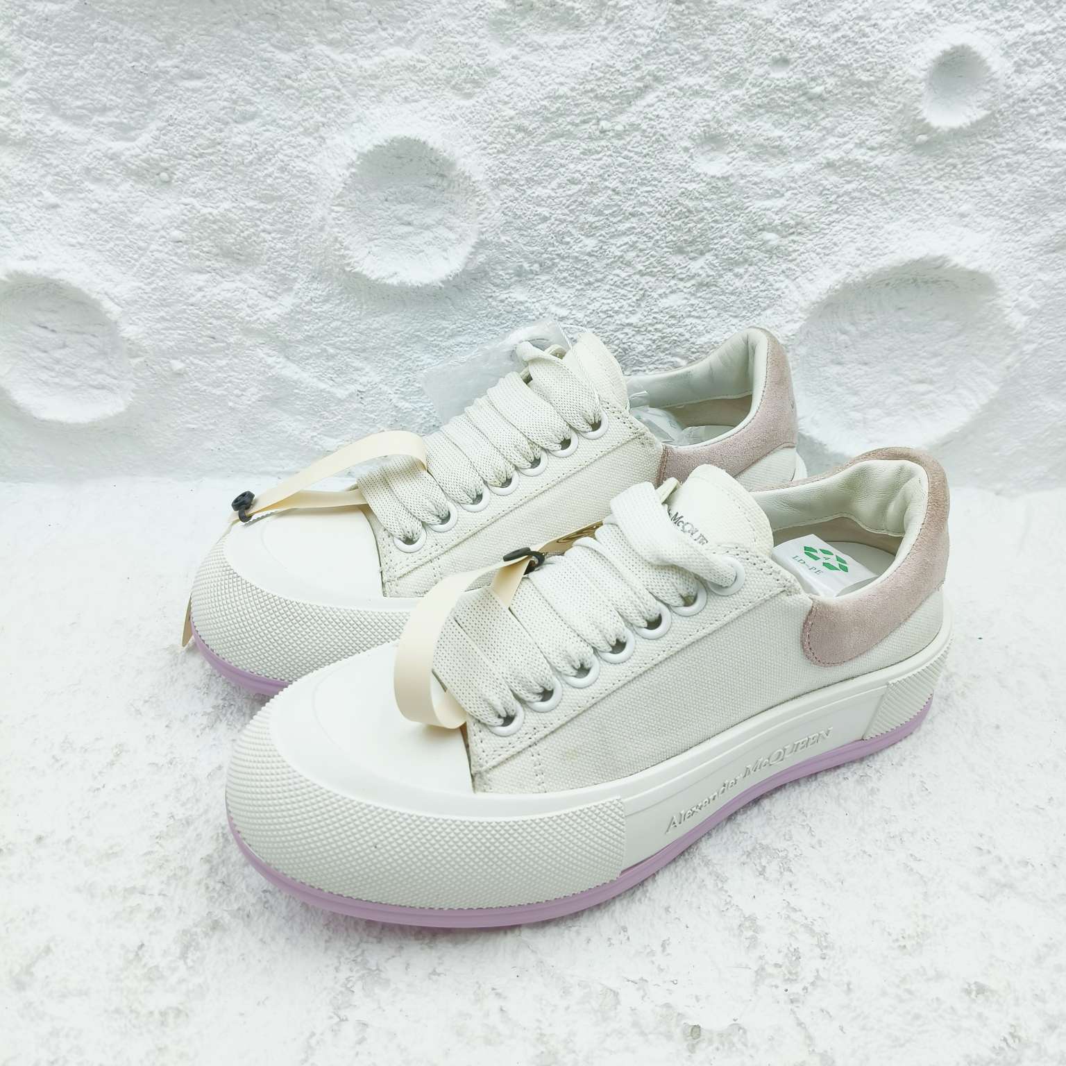 99新 Alexander McQueen/亚历山大·麦昆 粉尾白色板鞋/36码