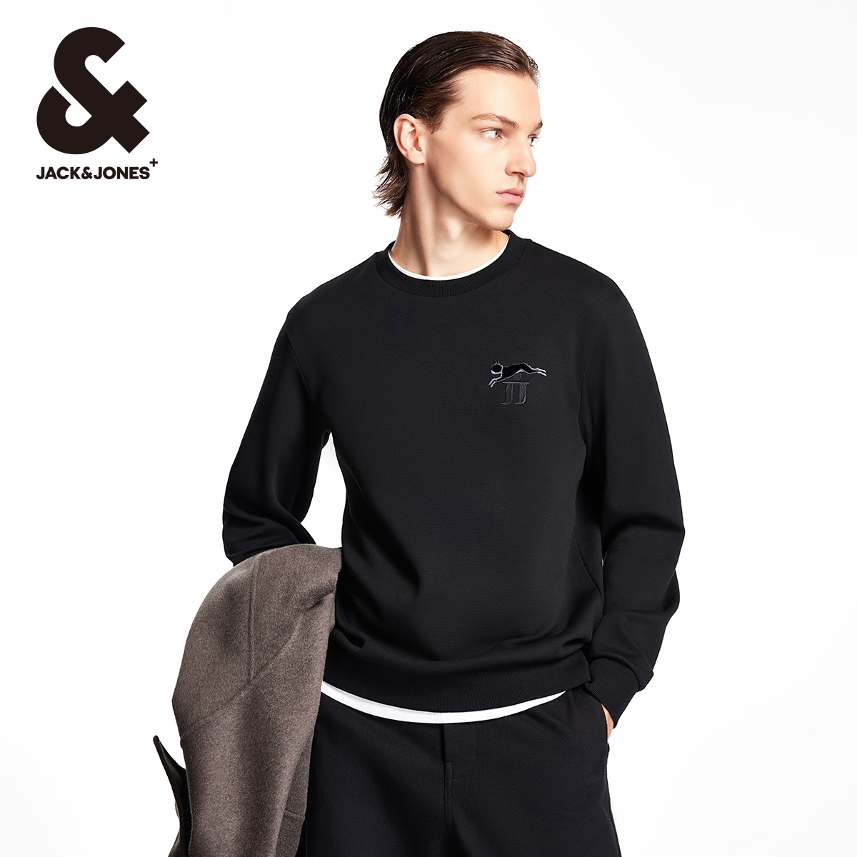 杰克琼斯秋季新款法斗狗刺绣贴布潮流基础百搭舒适圆领长袖卫衣男