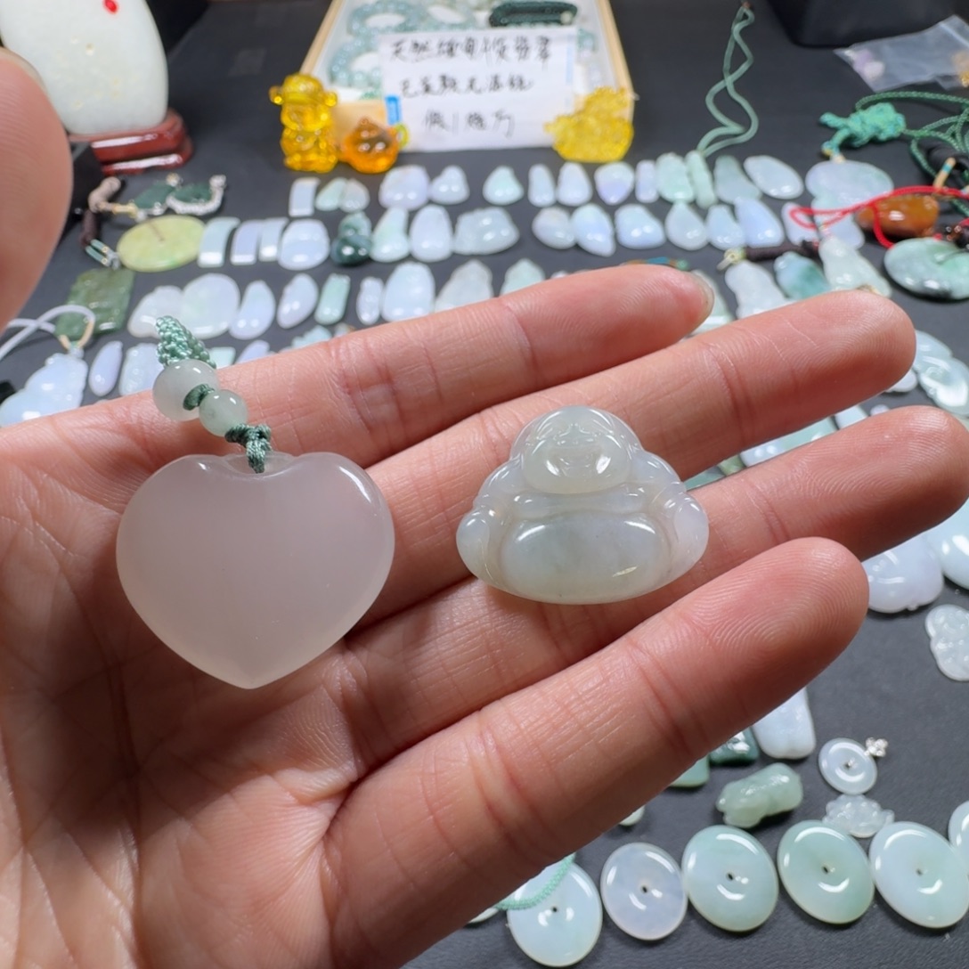 姝***妞翡翠未镶嵌吊坠(赠链)天然缅甸A货翡翠佛公吊坠