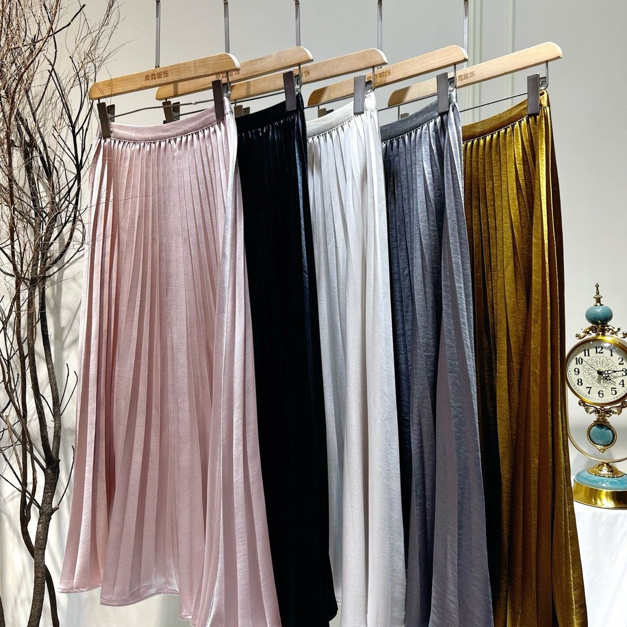 新款高级感缎面中长款垂感显瘦百褶A字半身裙