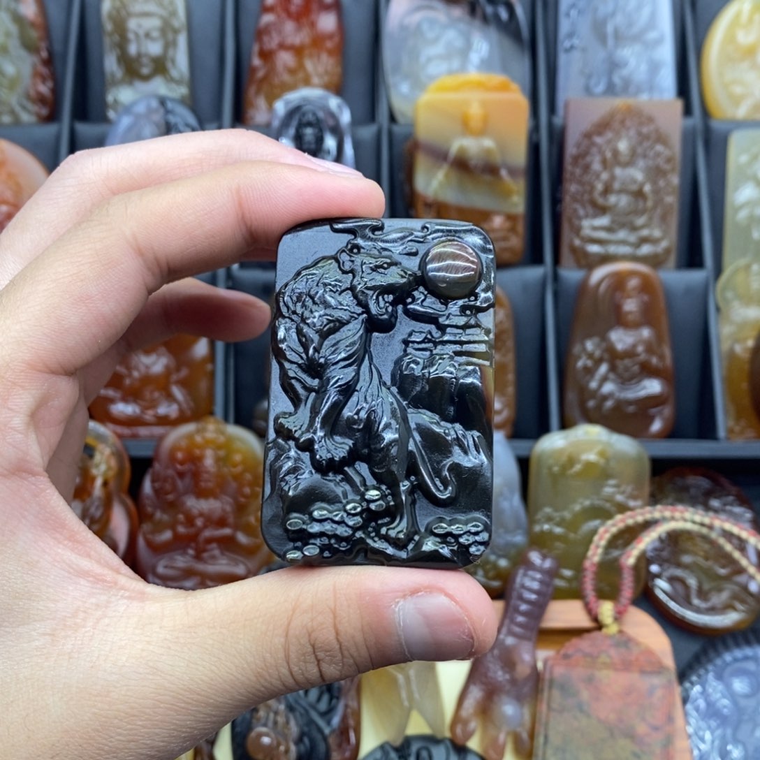 玛瑙/玉髓吊坠(赠链)未镶嵌农****）吊坠