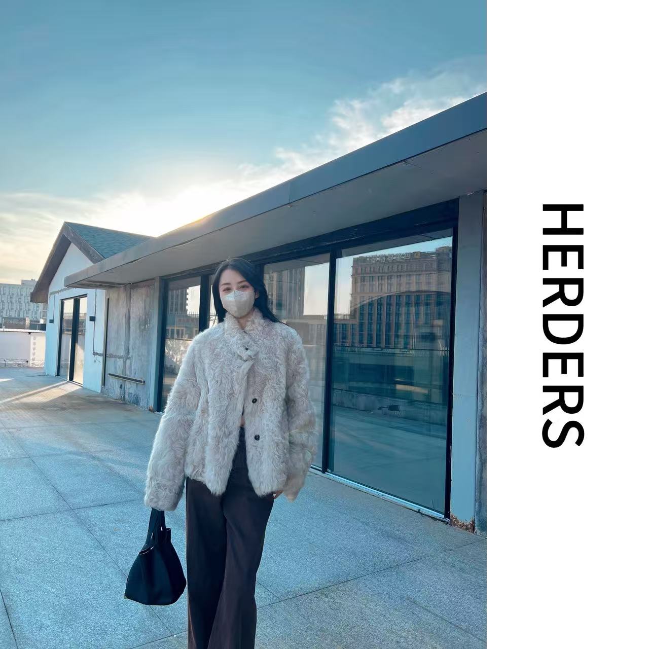 《HERDERS》 ‘小湖羊’网红辣妹短款立领纽扣款皮草外套 256960