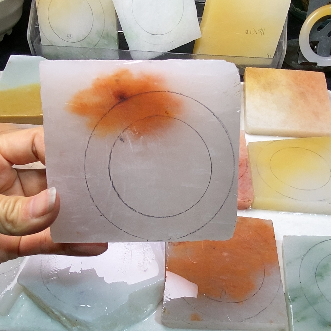 定制石英质玉（天山翠）金丝玉