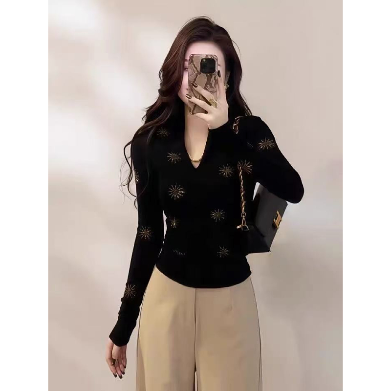 大码设计感V领重工烫钻长袖打底衫女秋冬季修身百搭显瘦正肩上衣