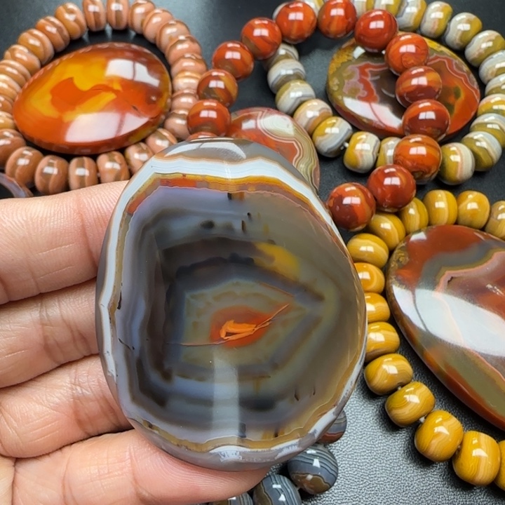 微***朵玛瑙/玉髓未镶嵌原矿玛瑙项链牌子