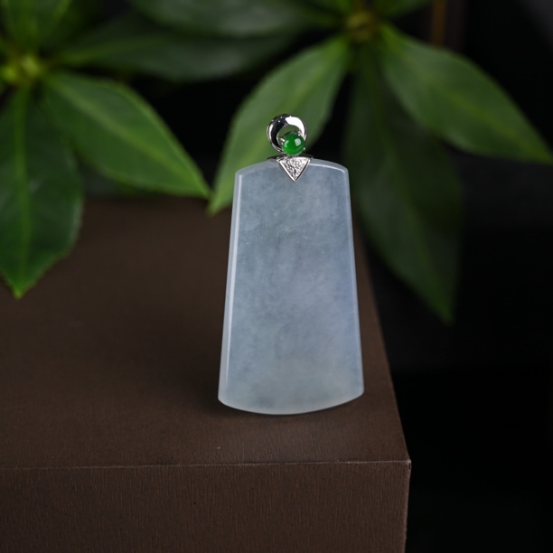 天然翡翠平安无事牌吊坠18K金镶嵌（YP3090）