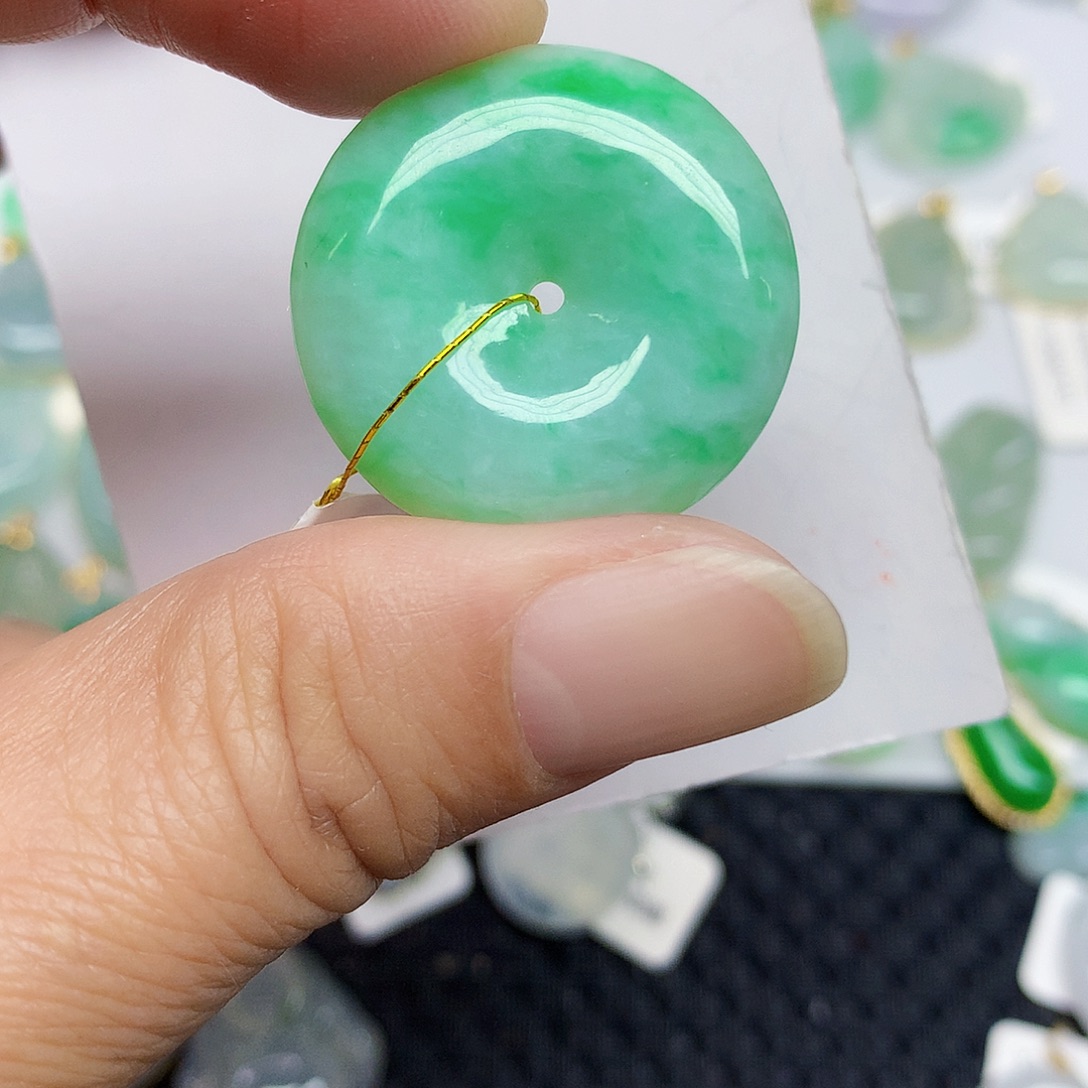 翡翠未镶嵌颈饰2467899