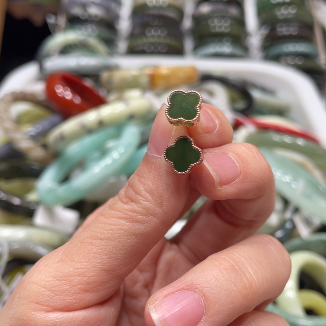 和田玉耳饰未镶嵌