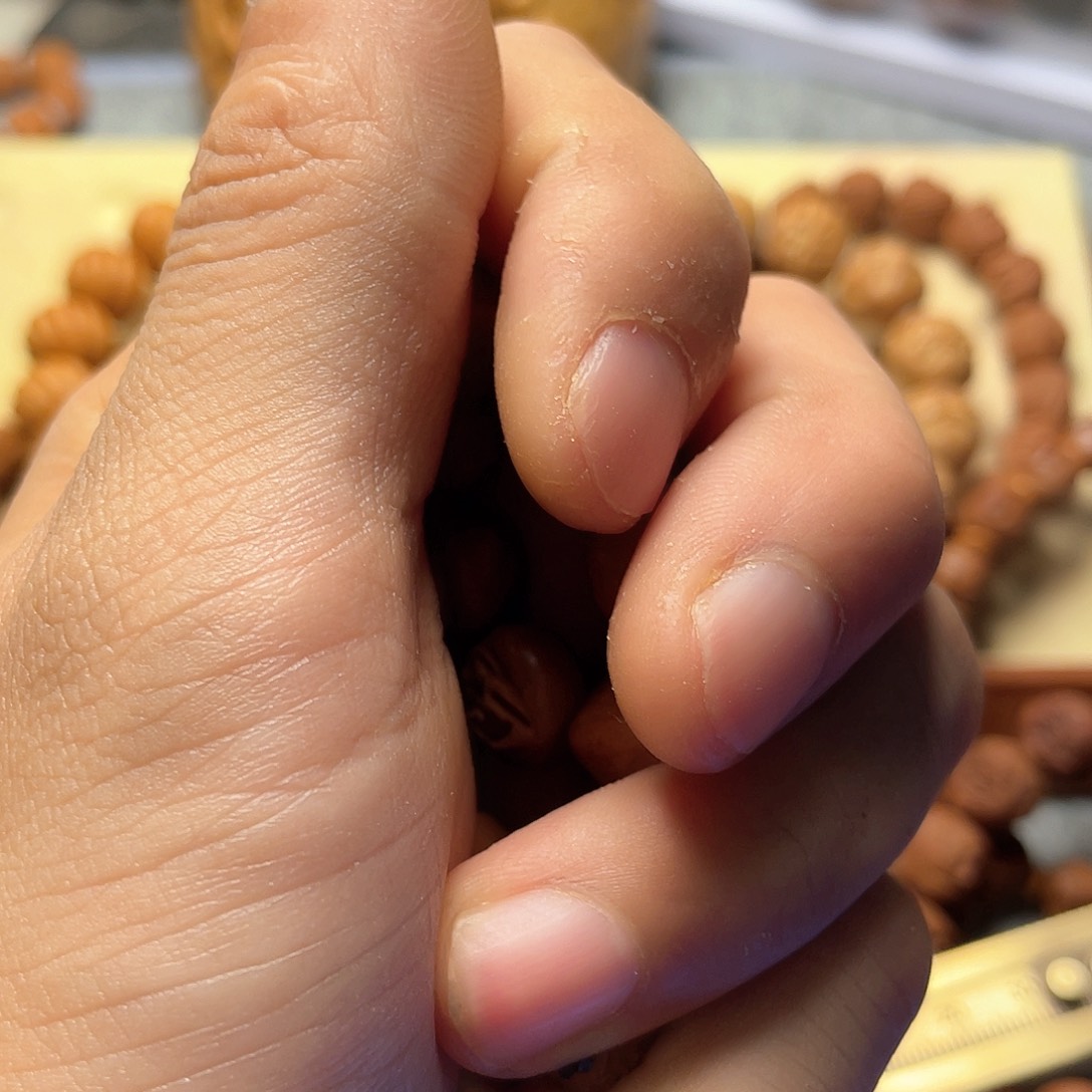 龙纹桃核雕刻生命