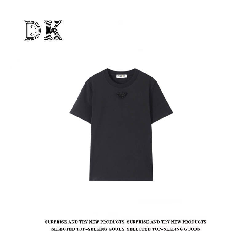 DK 2025夏季女装 时尚设计感钉钻三角标休闲百搭圆领短袖T恤 9925