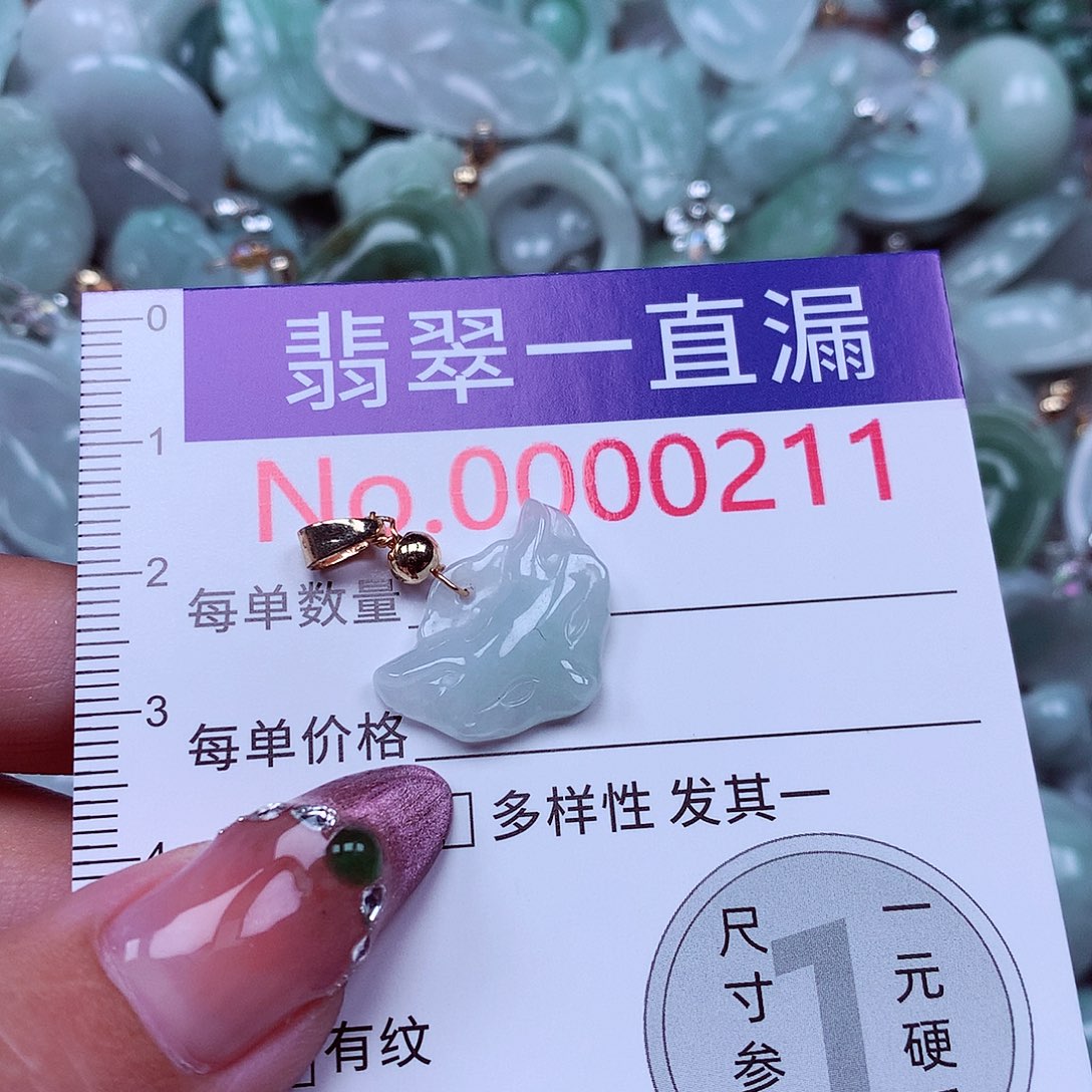 吊坠(不含链)未镶嵌翡翠