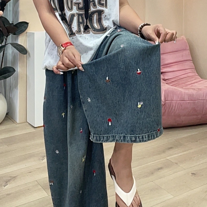 641牛仔刺绣小蘑菇大版九分裤女