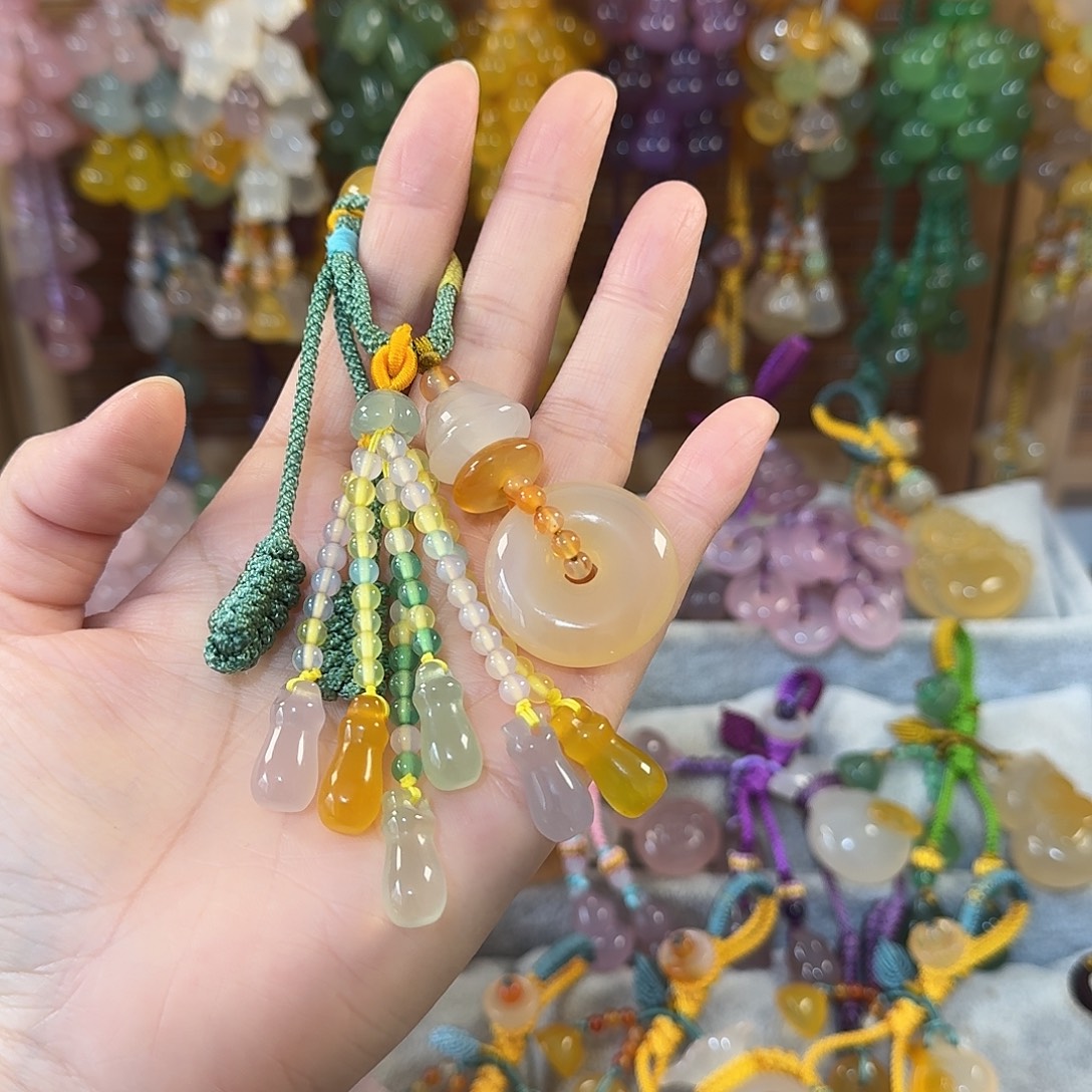 桃***朵玛瑙/玉髓未镶嵌钥匙挂件