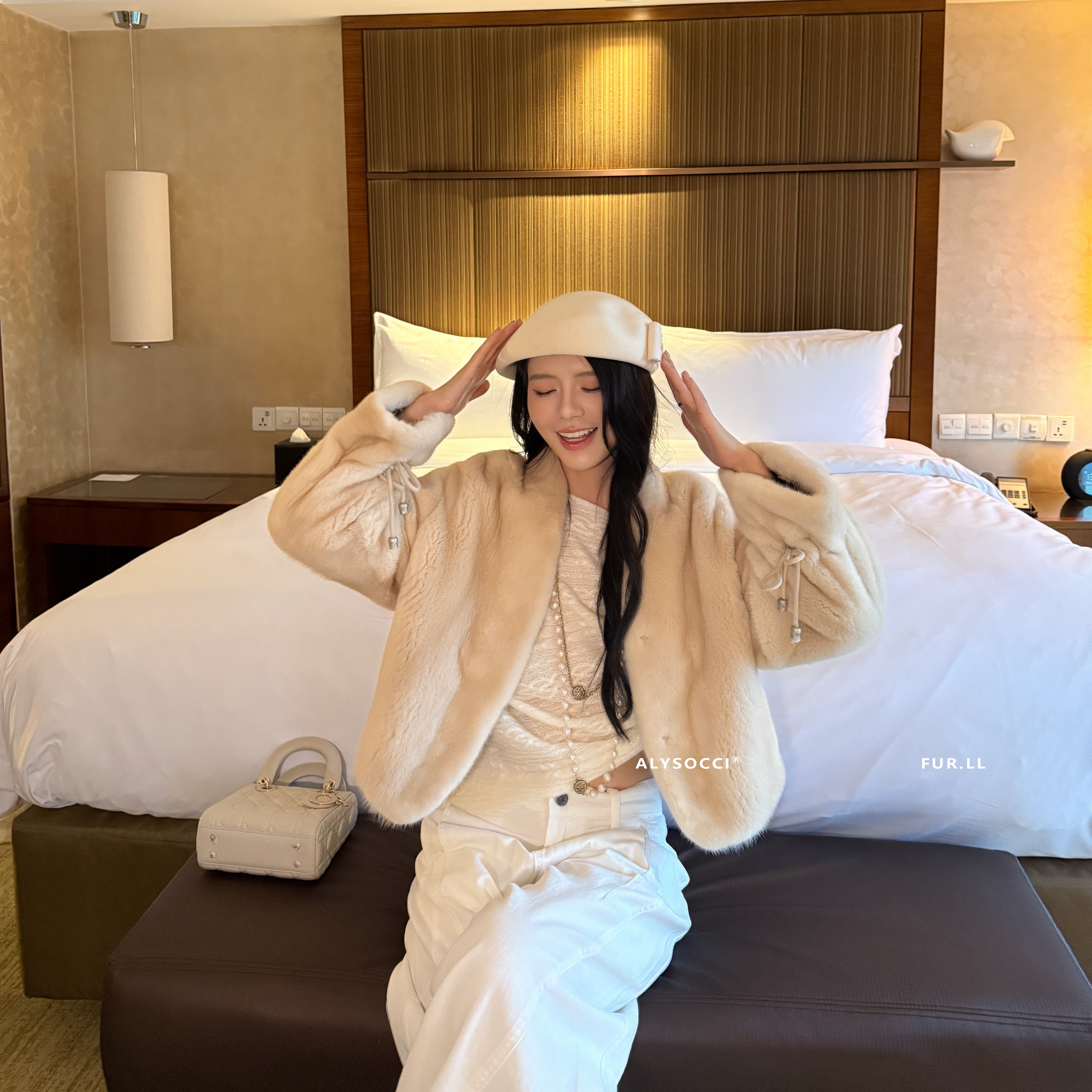 Alysocci速喜「泡芙小姐」丹麦全挖削紫金短二天鹅绒母貂抽绳袖短款