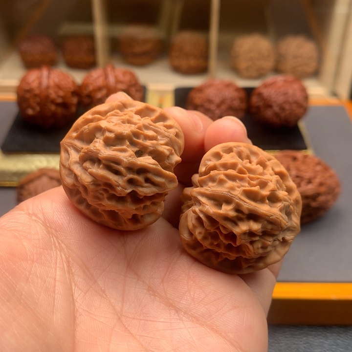 文玩核桃吊坠龙门涧