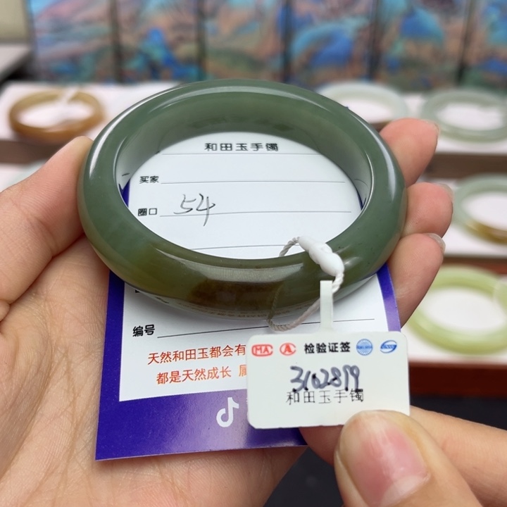 和田玉手镯未镶嵌