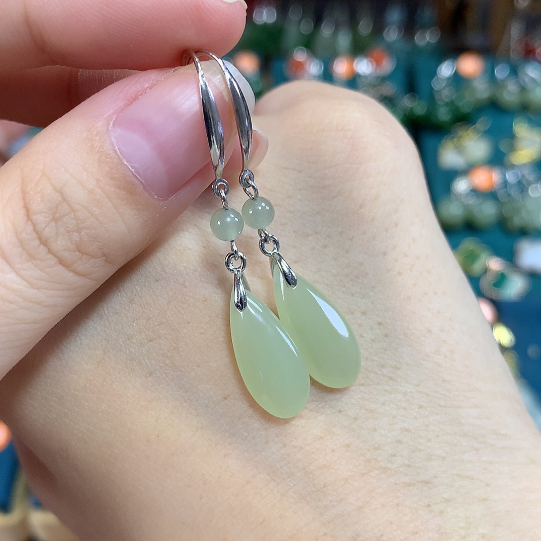 和田玉银S925镶嵌耳饰水滴卡18左右