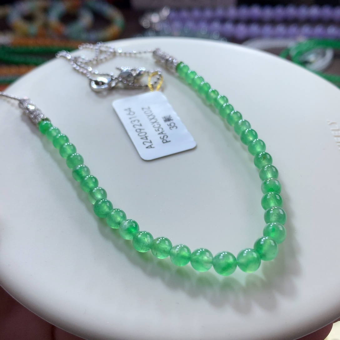 翡翠颈饰未镶嵌翡翠高冰阳绿卡4+