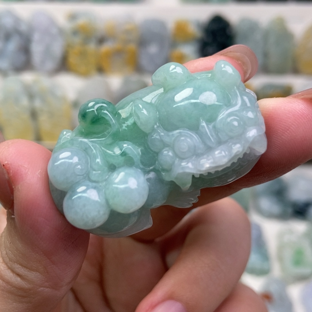 翡翠吊坠(赠链)未镶嵌