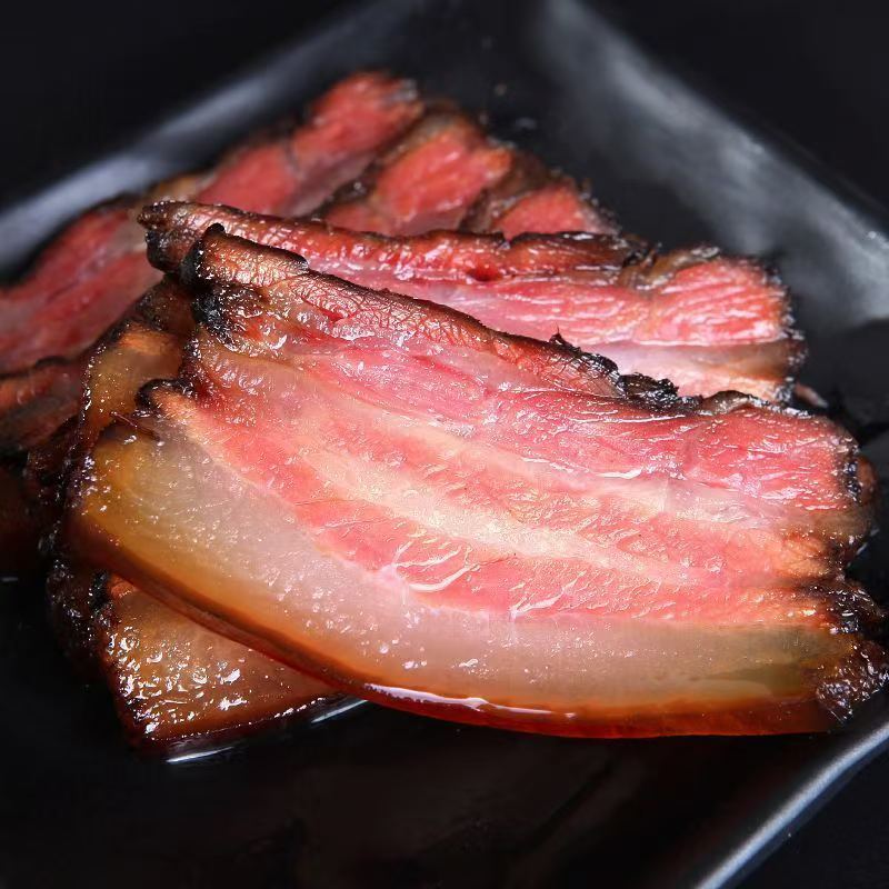 湖北恩施农家百姓自制柴火烟熏正宗土猪腊肉