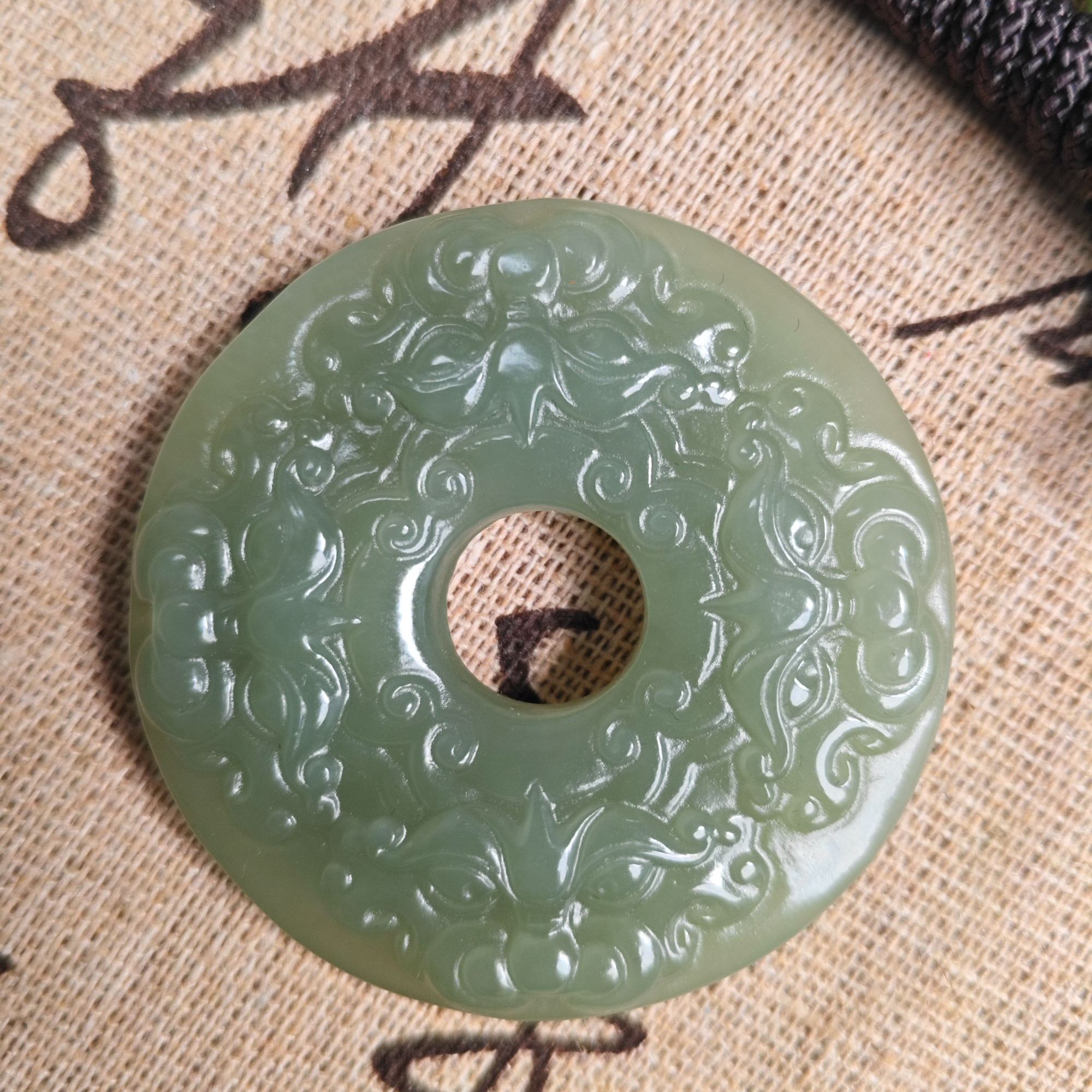 和田玉四方兽面平安扣