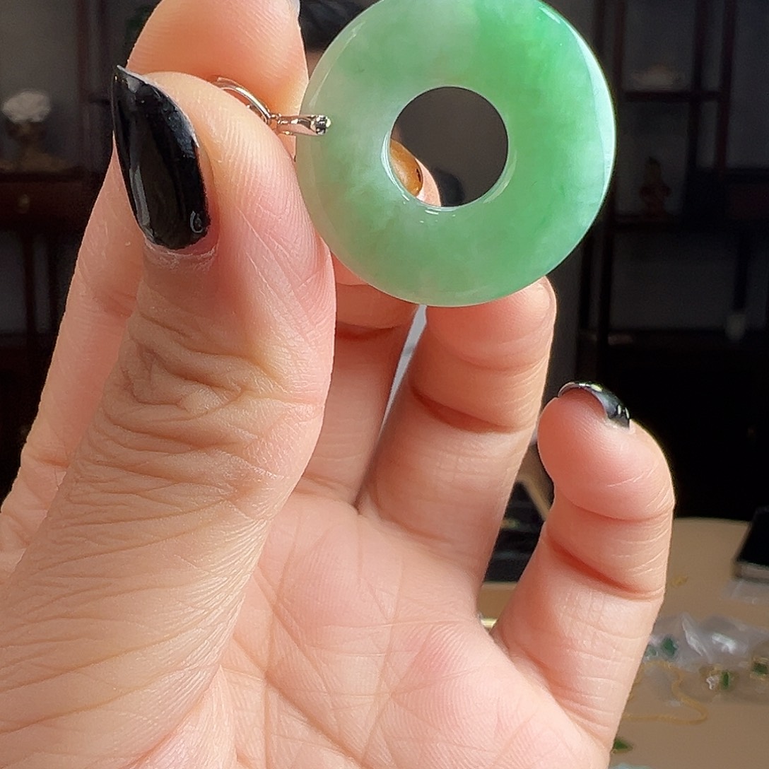翡翠18K金镶嵌颈饰吊坠